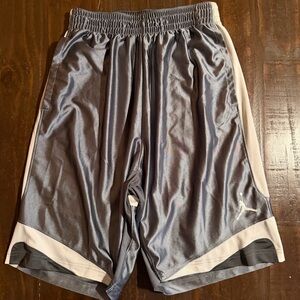 Jordan Court Vision Basketball UniSex Shorts in Gray & White -Size Medium